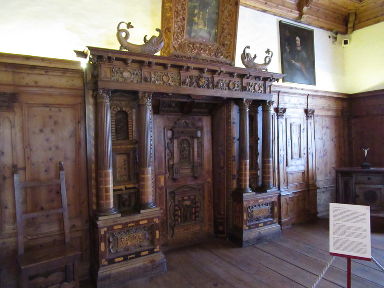 Fraai houtsnijwerk in kasteel Thun